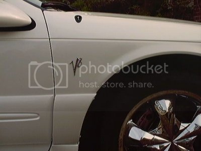 V 8emblem2