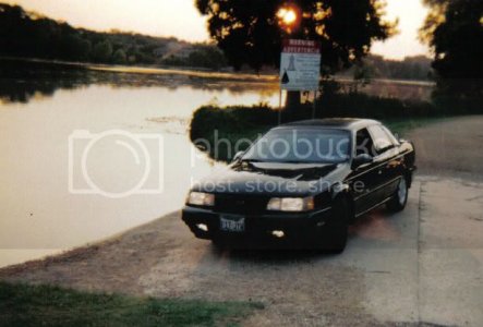 Frontcarofthecaronthelake