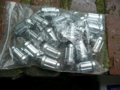 Assorted items spring cleaning sho spline lug nuts