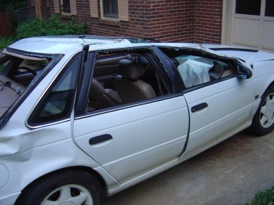 Small20wrecked209320parts20car20007